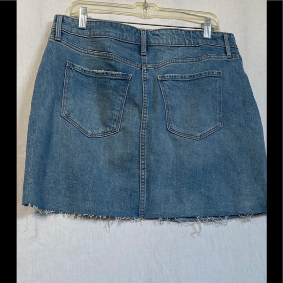 Old navy stressed jean skirt nwot size 12 - Picture 2 of 4